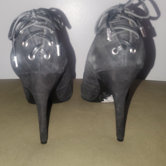 Nine West Black Suede 4inch heels, size 8M. Never worn. - Picture 3 of 4